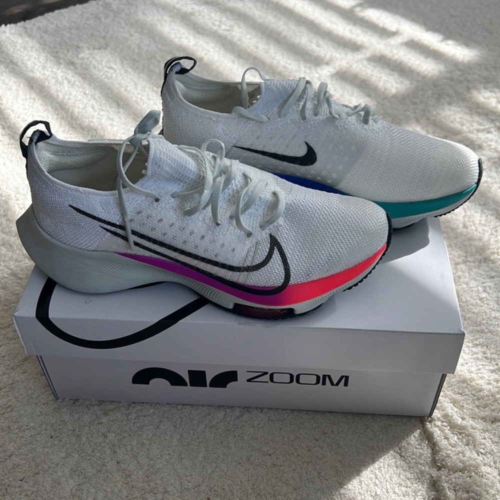 Nike air zoom tempo. Size 7 in women’s (5Youth).